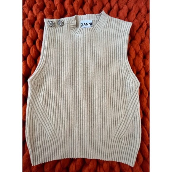 Beautiful vest - Picture 2 of 4